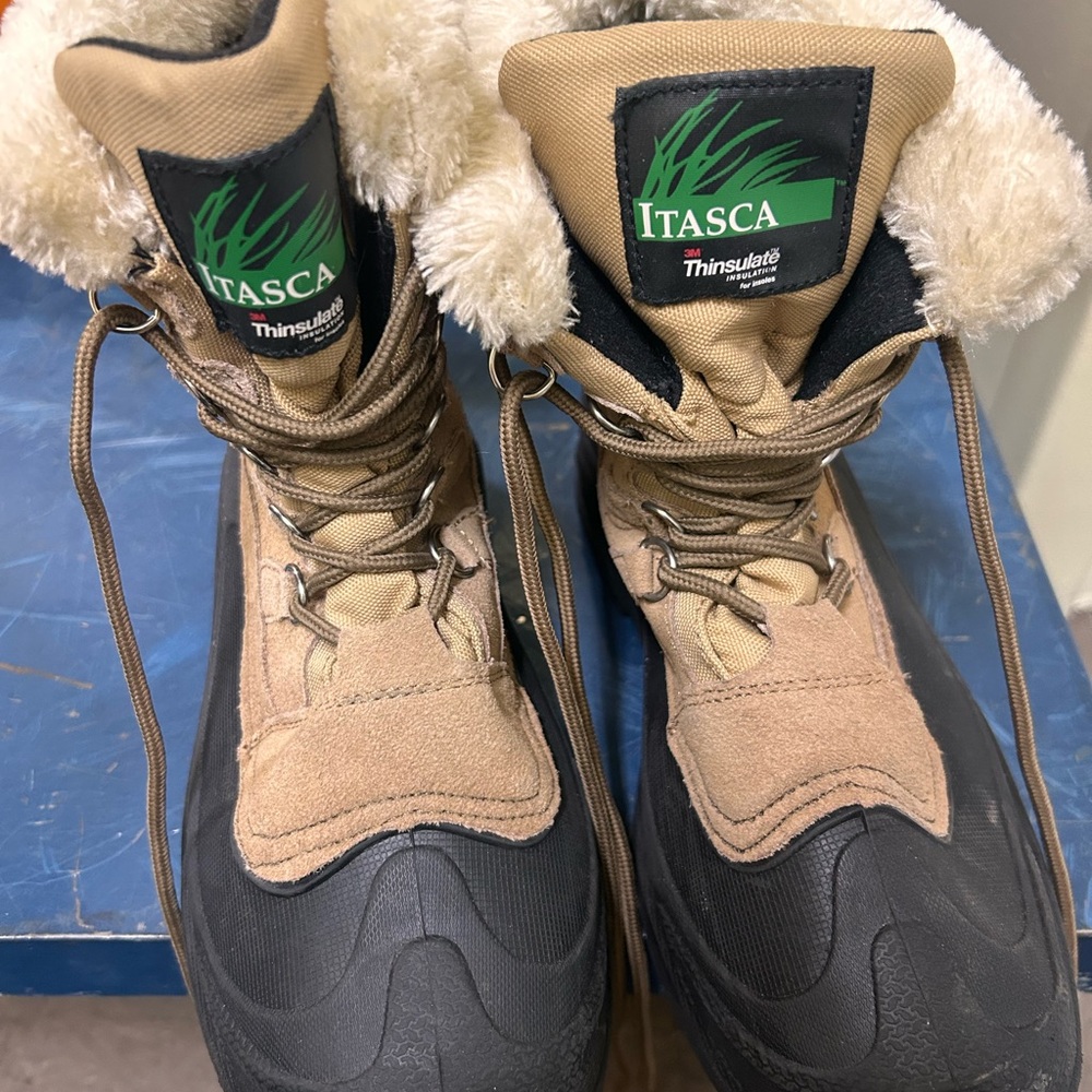 Itasca Black and Tan Insulated Boots
